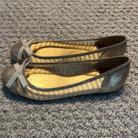 Kate Spade gold flats size 8 - Picture 5 of 9